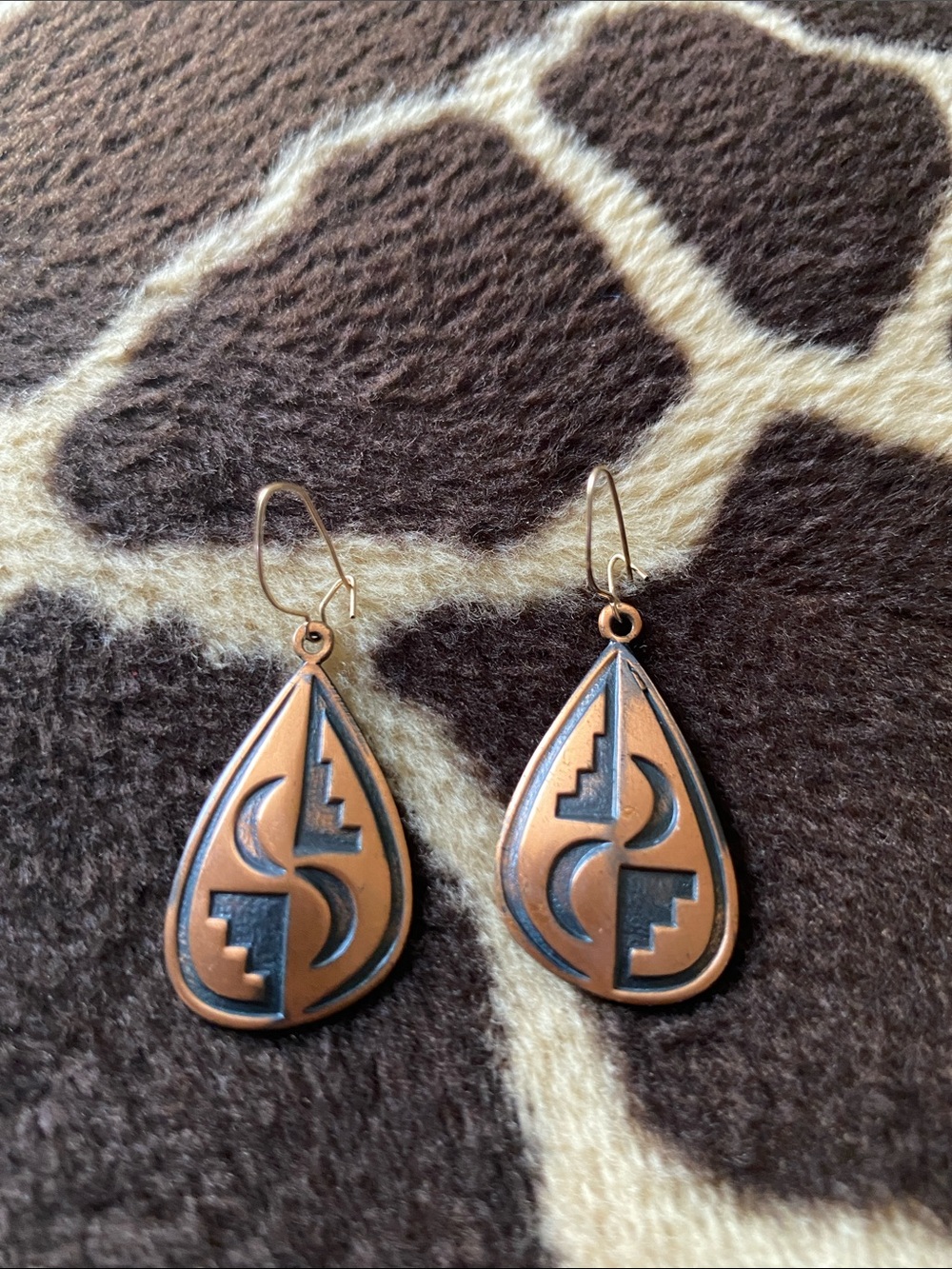 Vintage 70’s Copper Tone Southwestern Teardrop Dangle Earrings